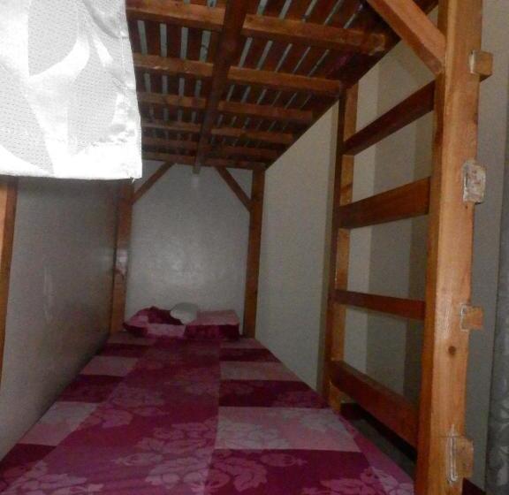 הוסטל Sunshine Paradise Inn