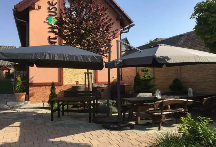 Majatalo Ezathouse Devičie