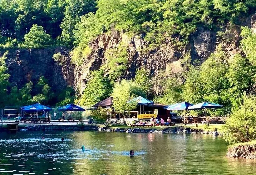 Majatalo Ezathouse Devičie