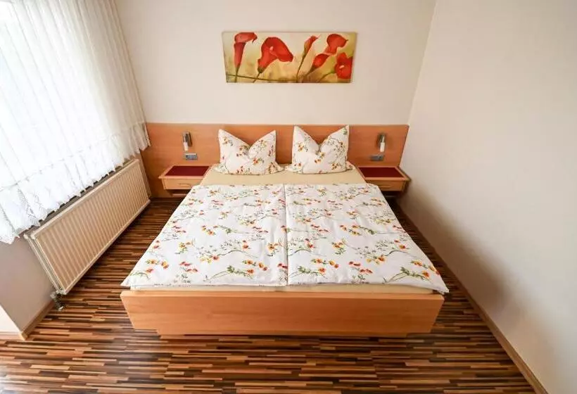 ペンション Gästehaus Zum See