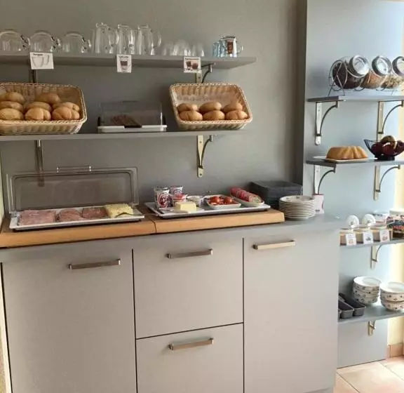 ペンション Gästehaus Zum See