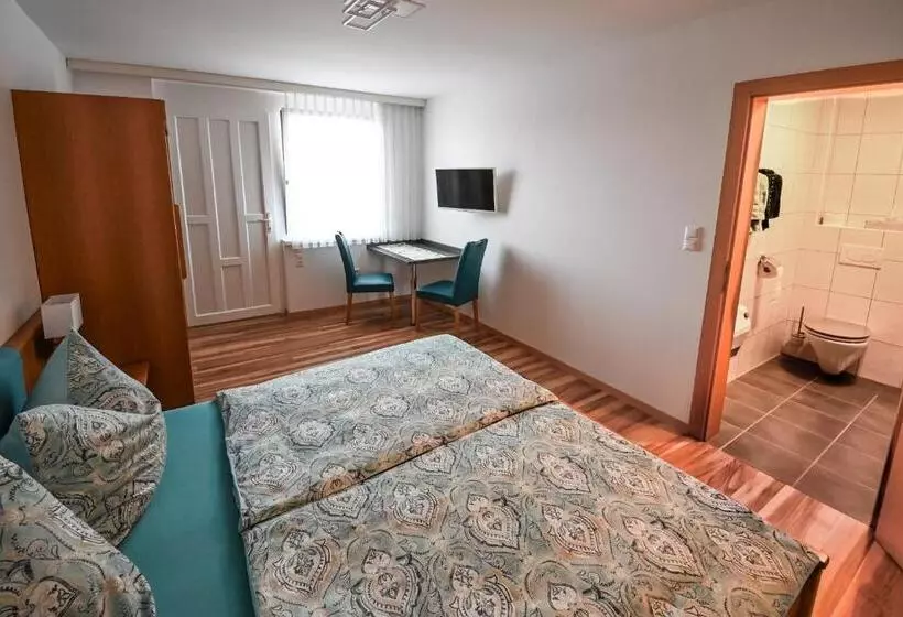 ペンション Gästehaus Zum See