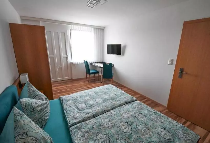 ペンション Gästehaus Zum See