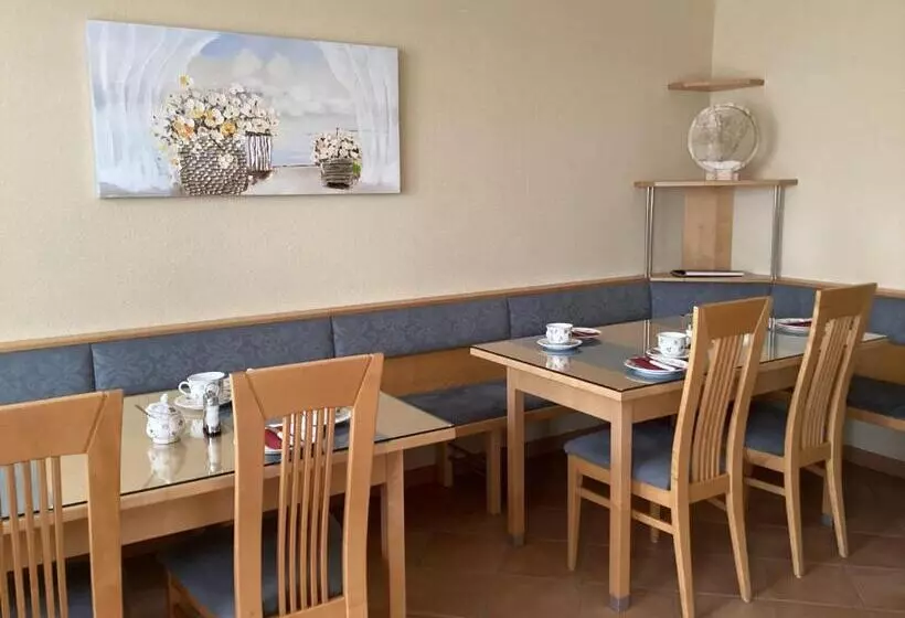 ペンション Gästehaus Zum See