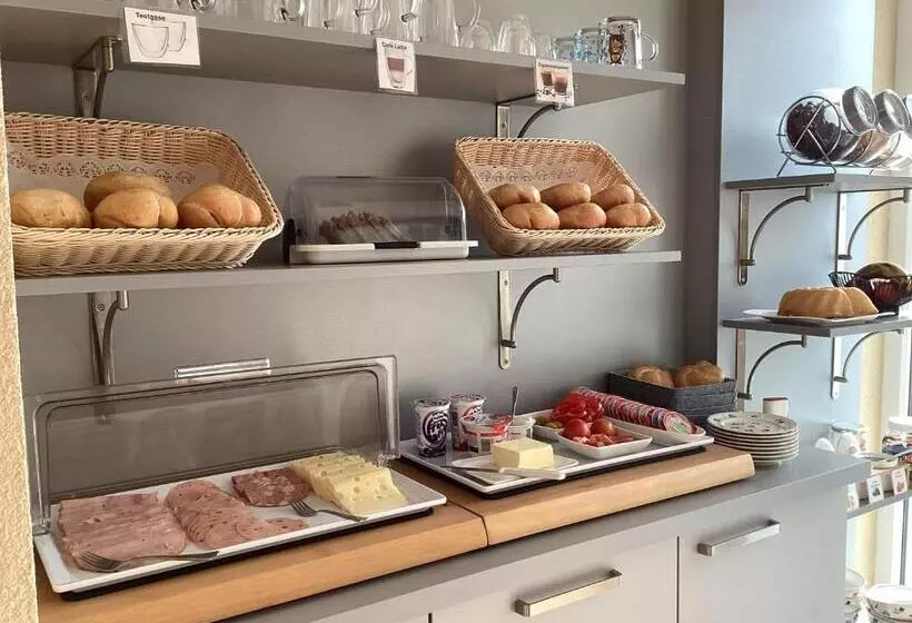 ペンション Gästehaus Zum See