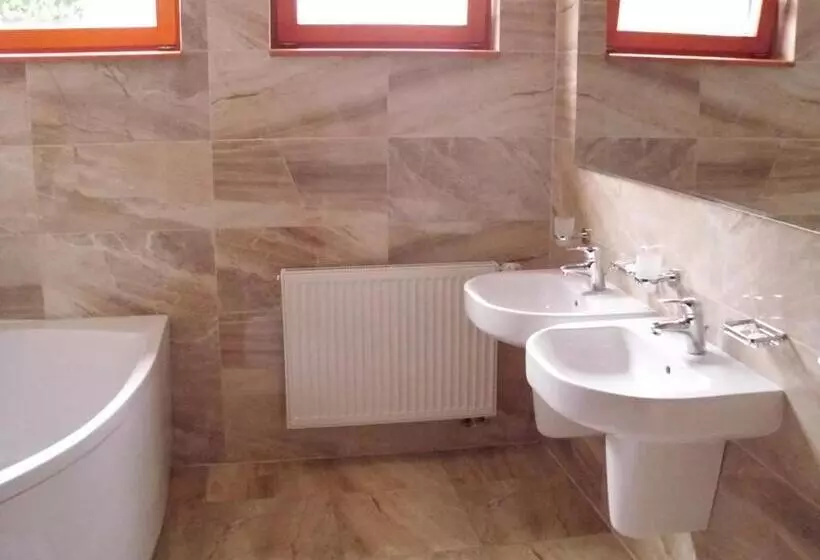 ペンション Guest House Mladosť