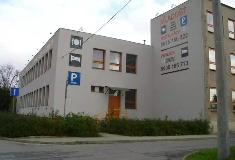 ペンション Guest House Mladosť