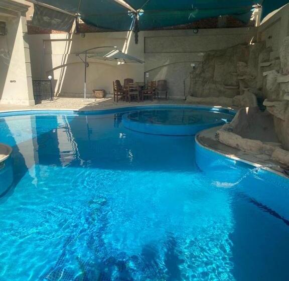 Super Luxurious Villa With Large Landscape Areas