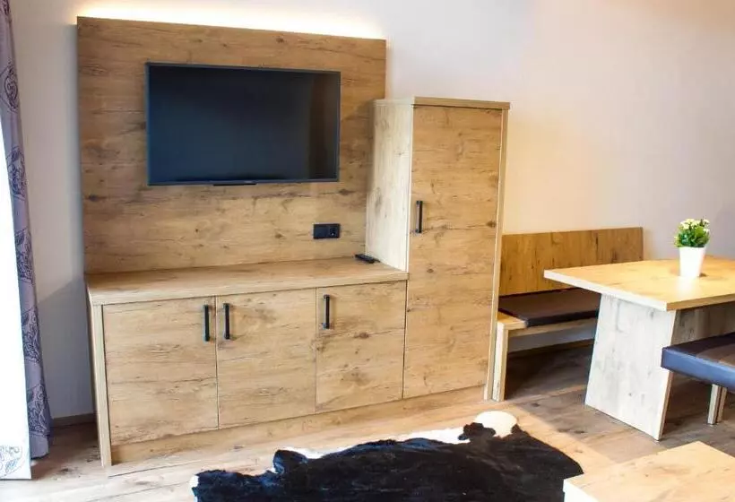 Aamiaismajoitus (B&B) Panorama Apart Weisses Rössl