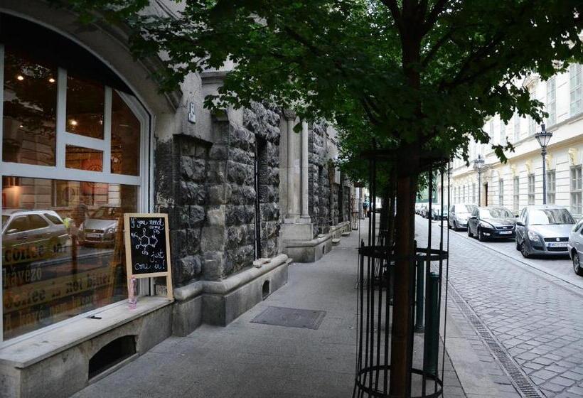 Guest Rest Studio Apartments