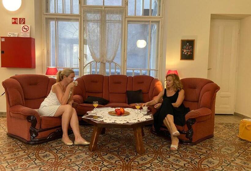 Guest Rest Studio Apartments