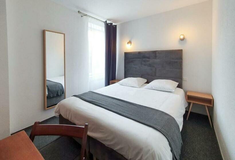 ホテル Hôtel Les Tilleuls De Pareloup à Salles Curan