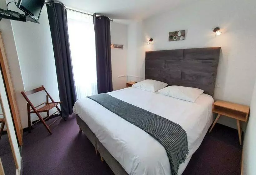 ホテル Hôtel Les Tilleuls De Pareloup à Salles Curan