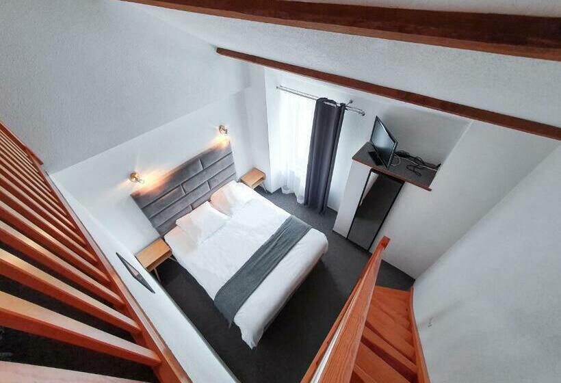 ホテル Hôtel Les Tilleuls De Pareloup à Salles Curan