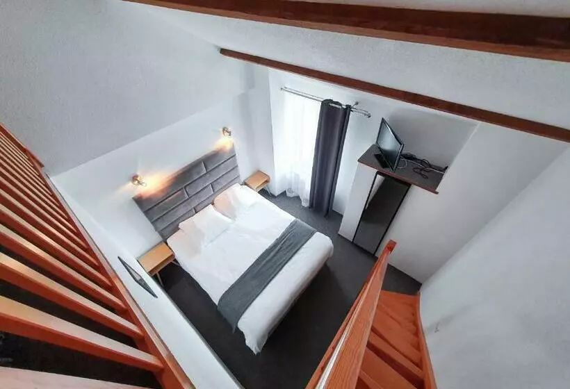 ホテル Hôtel Les Tilleuls De Pareloup à Salles Curan