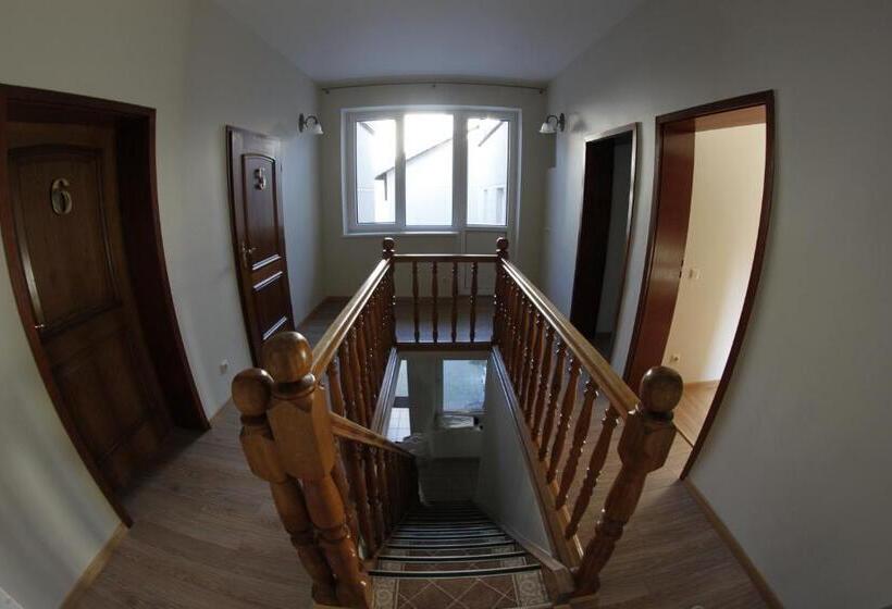 پانسیون Elena