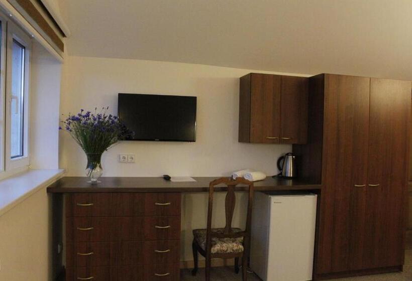 پانسیون Elena