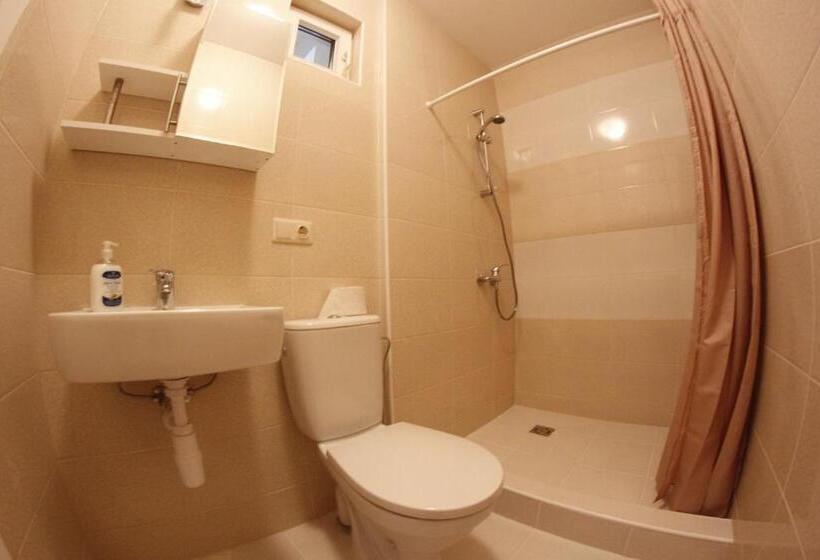 پانسیون Elena