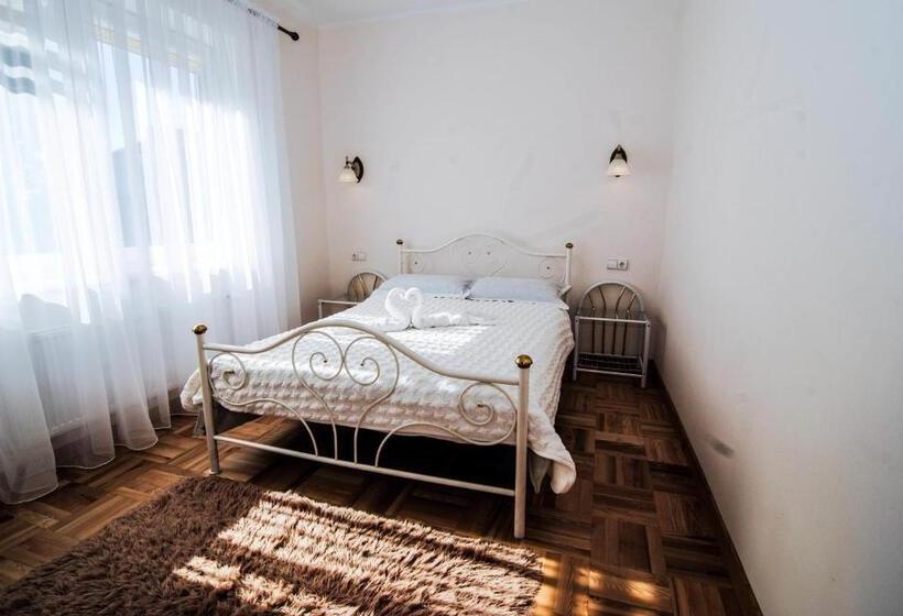 پانسیون Elena