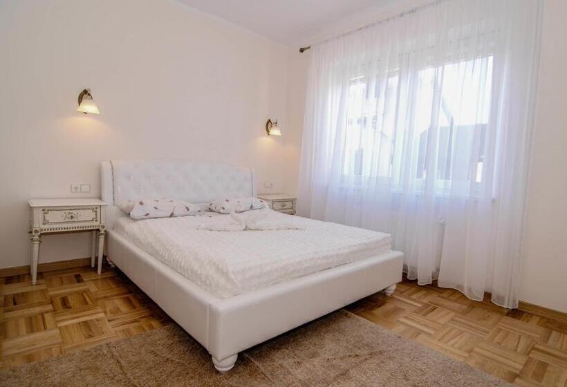 پانسیون Elena