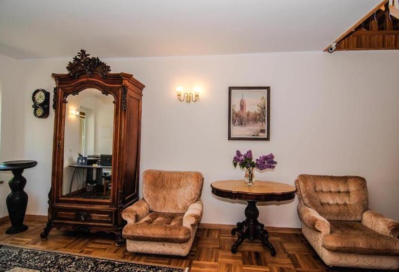 پانسیون Elena