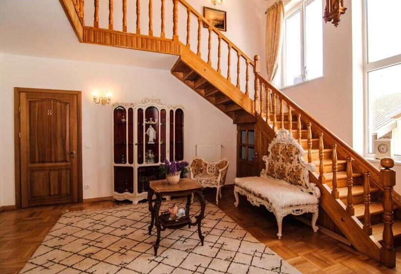 پانسیون Elena