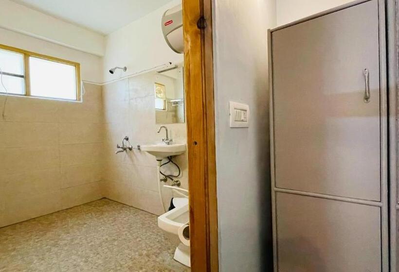 Albergue Madpackers Jibhi Of Streamsides & Waterfalls