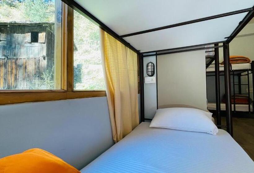 Albergue Madpackers Jibhi Of Streamsides & Waterfalls