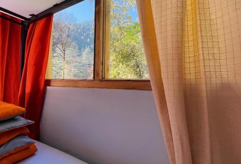 Albergue Madpackers Jibhi Of Streamsides & Waterfalls