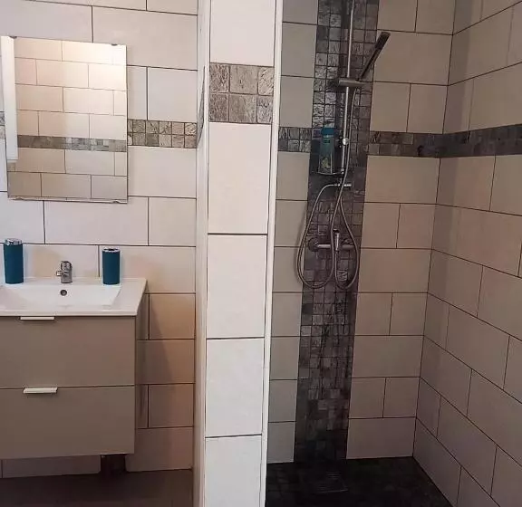 Maison Job