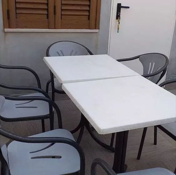 Majatalo Room In Bb   Quadruple Room In Pineto   Sea View