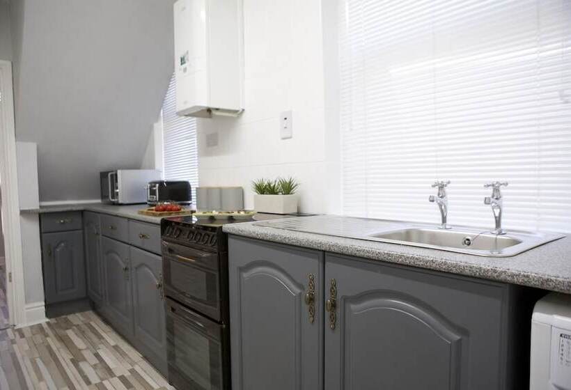 The Flintshire   North Wales   Sleeps Up To 9