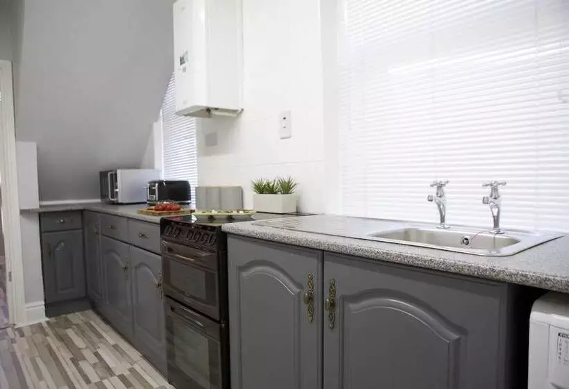 The Flintshire   North Wales   Sleeps Up To 9