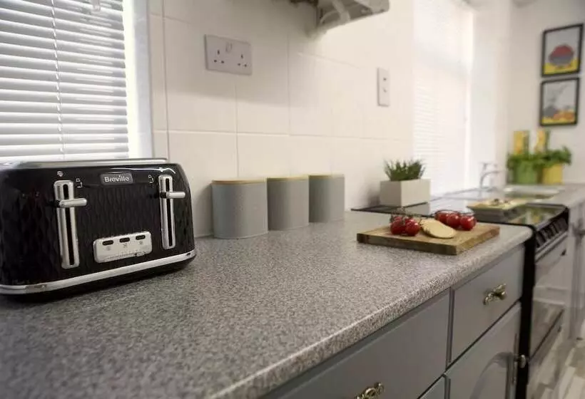 The Flintshire   North Wales   Sleeps Up To 9