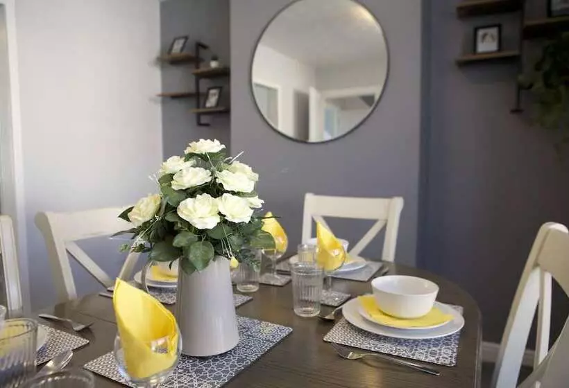 The Flintshire   North Wales   Sleeps Up To 9