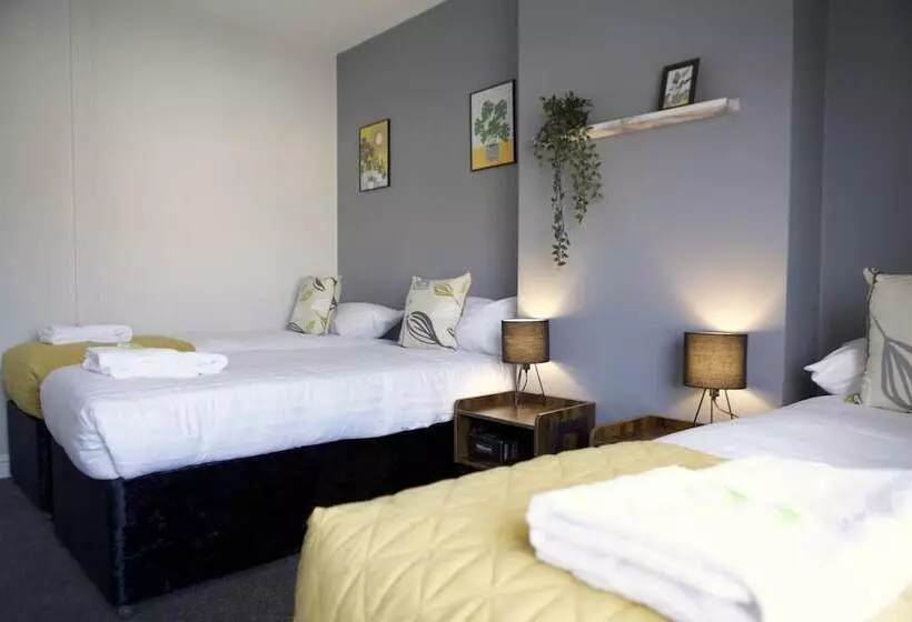 The Flintshire   North Wales   Sleeps Up To 9