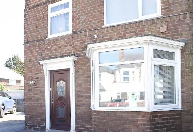 The Flintshire   North Wales   Sleeps Up To 9