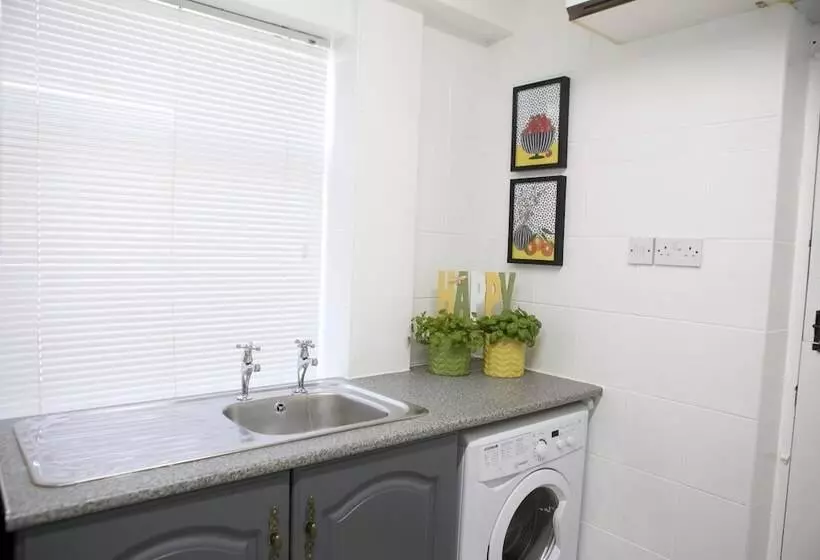 The Flintshire   North Wales   Sleeps Up To 9