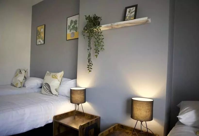 The Flintshire   North Wales   Sleeps Up To 9