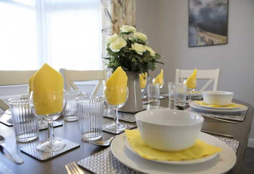 The Flintshire   North Wales   Sleeps Up To 9