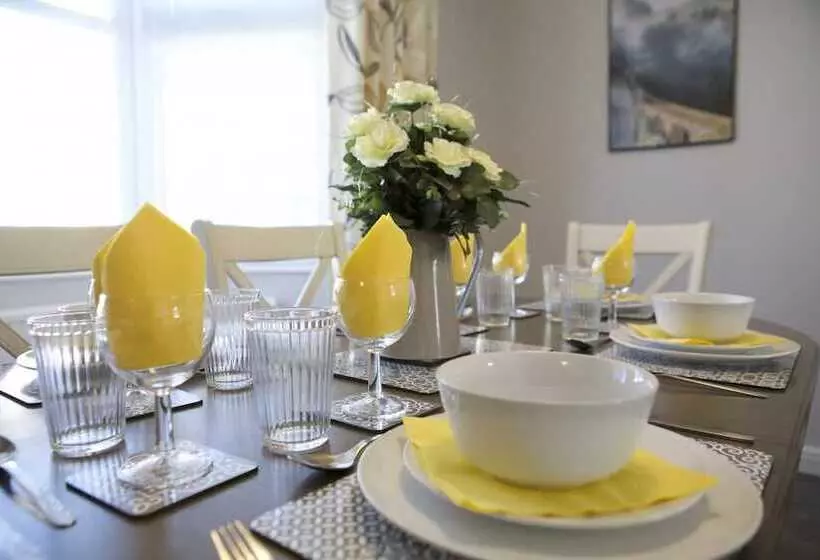 The Flintshire   North Wales   Sleeps Up To 9