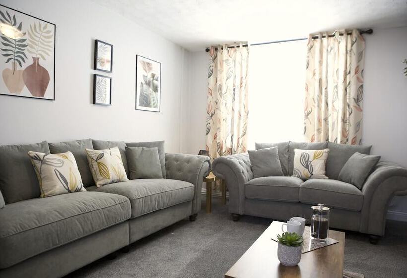 The Flintshire   North Wales   Sleeps Up To 9