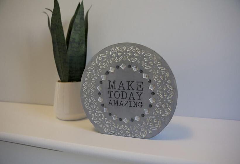 The Flintshire   North Wales   Sleeps Up To 9