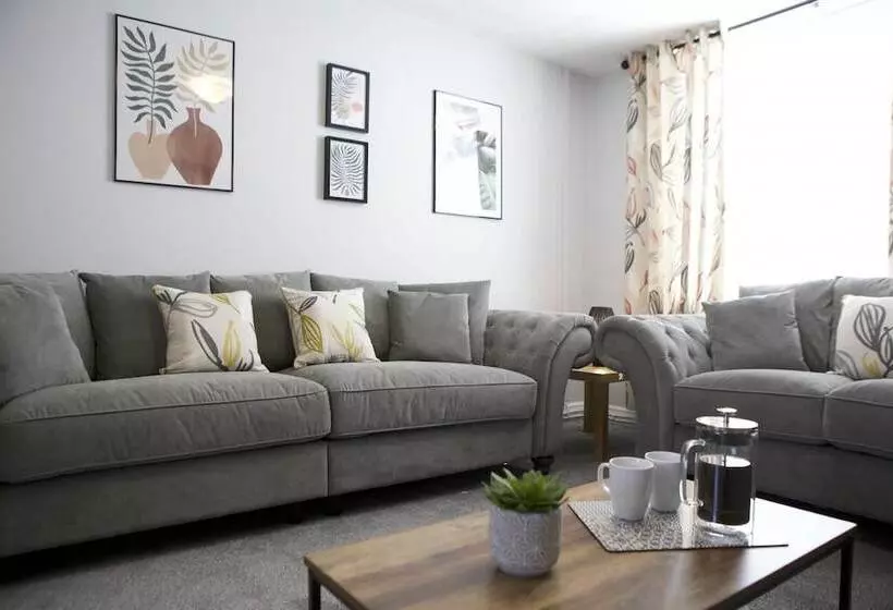 The Flintshire   North Wales   Sleeps Up To 9