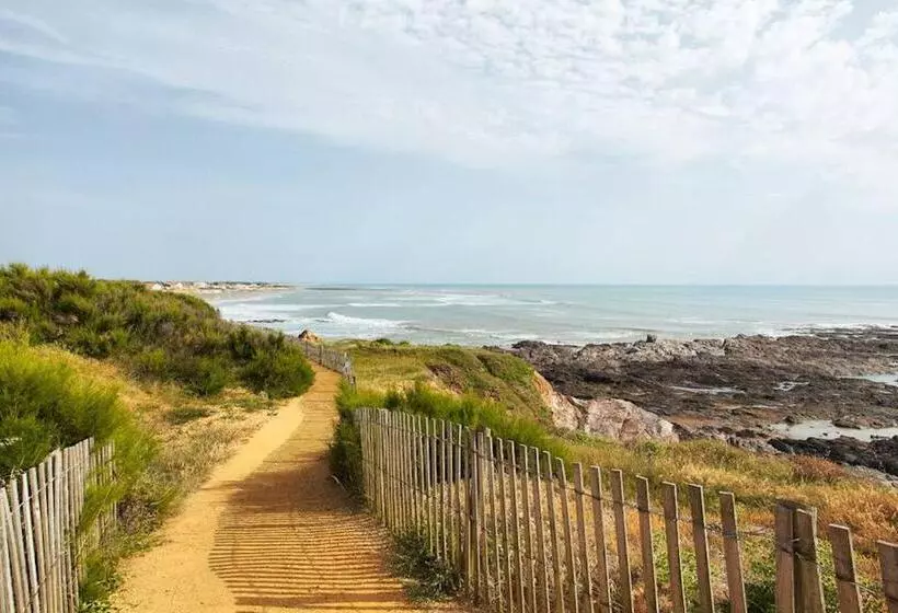 Vacances A 6 Dans Un Domaine Avec Piscine Chauffee