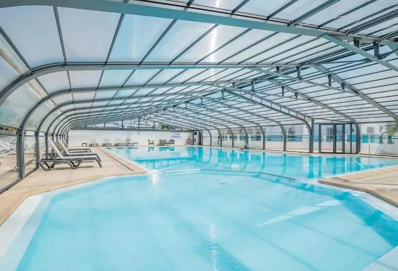 Vacances A 6 Dans Un Domaine Avec Piscine Chauffee