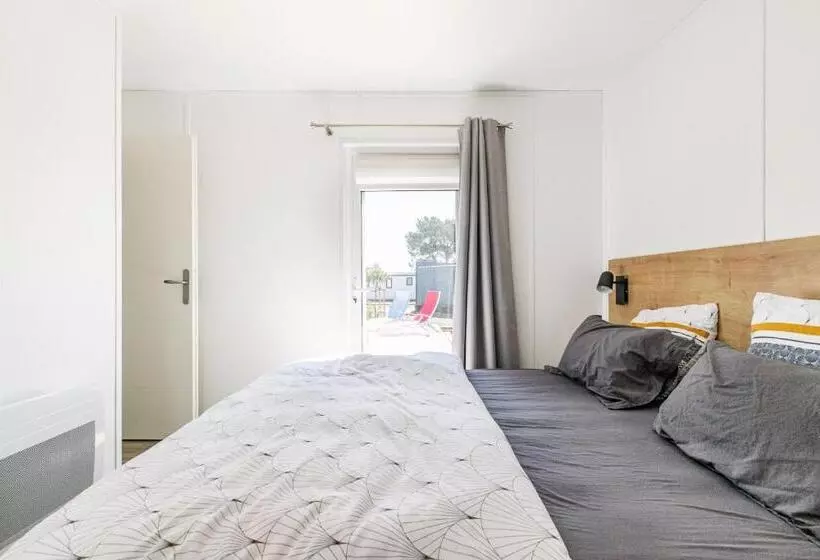 Vacances A 6 Dans Un Domaine Avec Piscine Chauffee