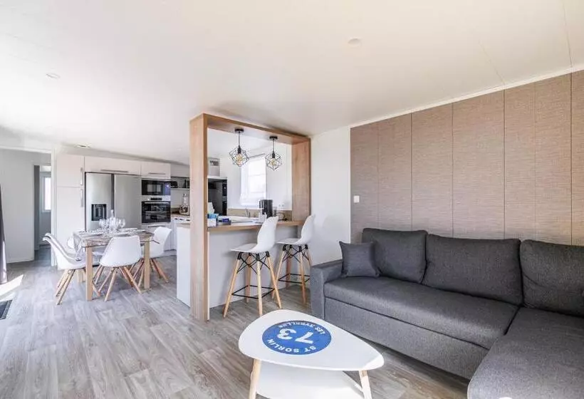 Vacances A 6 Dans Un Domaine Avec Piscine Chauffee