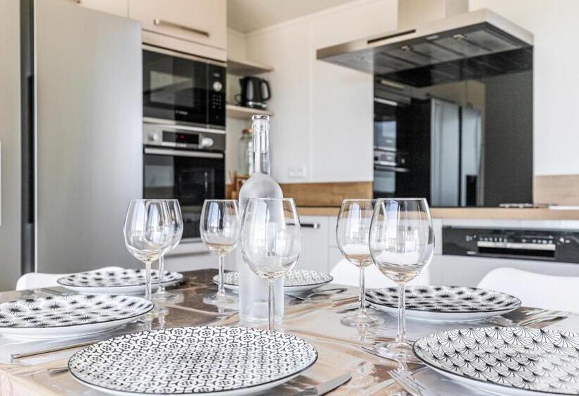 Vacances A 6 Dans Un Domaine Avec Piscine Chauffee