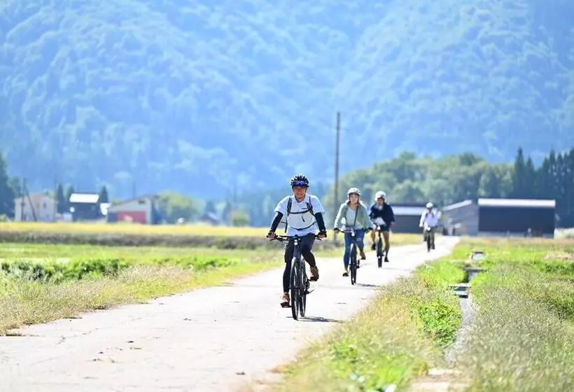 Retkeilymaja Guesthouse Shirakawa Go Inn